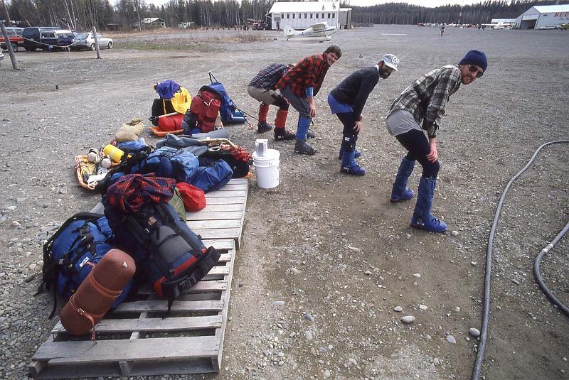 020 Mt McKinley May 1987 Talkeetna Airport.jpg